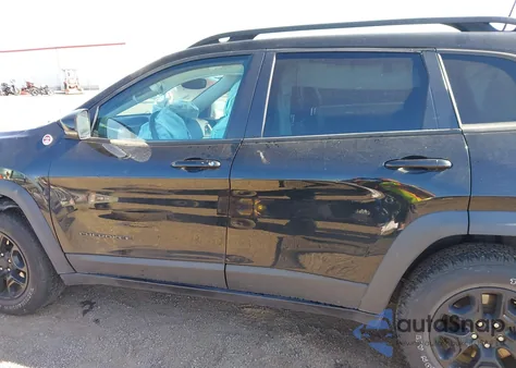 2022 Jeep Cherokee Trailhawk 4X4 z USA, uszkodzony, nr VIN 1C4PJMBXXND504715